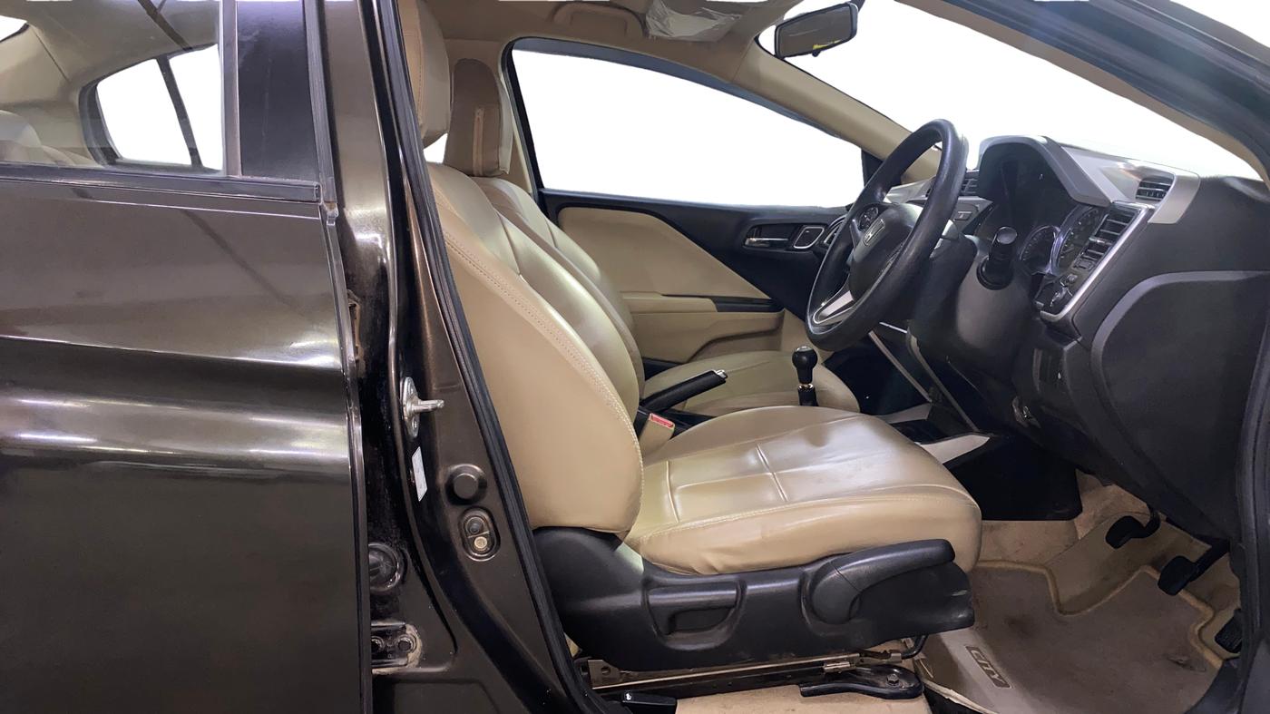 2022 Honda City 1.5L I-VTEC V MT 5TH GEN, Petrol, Manual, 39,346 km, Right Side Front Door Cabin