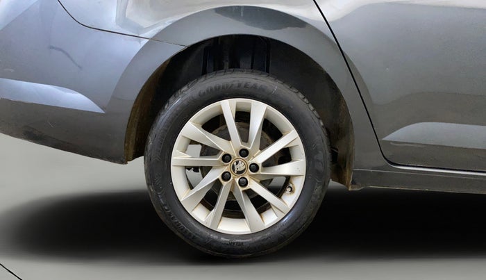 2022 Skoda SLAVIA AMBITION 1.0L TSI MT, Petrol, Manual, 39,196 km, Right Rear Wheel