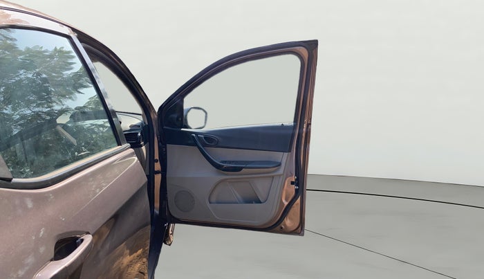 2016 Tata Tiago XT PETROL, Petrol, Manual, 1,09,603 km, RHS Front Door