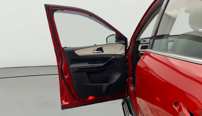 2023 Mahindra XUV700 AX 7 LUXURY P AT 7 STR, Petrol, Automatic, 4,791 km, LHS Front Door