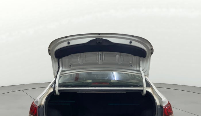 2017 Hyundai Verna 1.6 VTVT SX (O) AT, Petrol, Automatic, 72,278 km, Boot Door Open