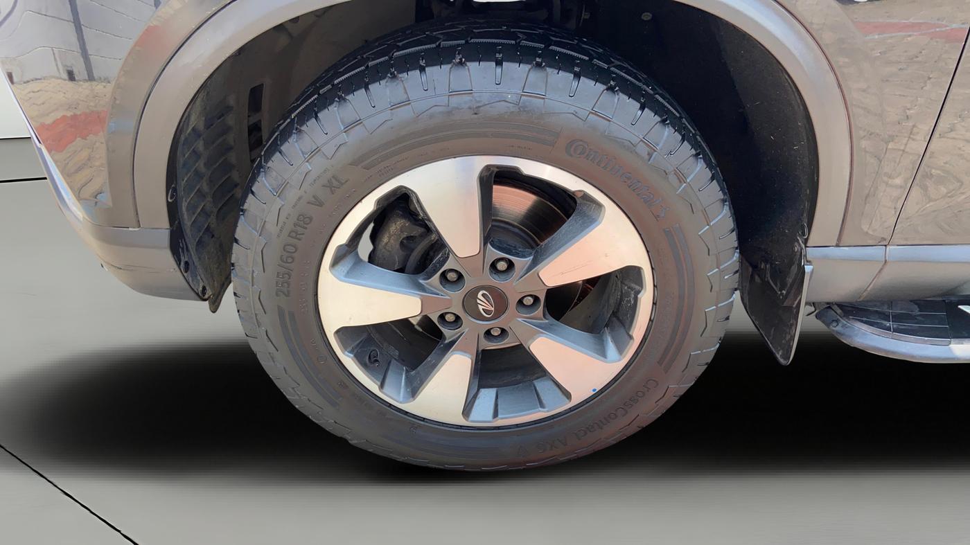 2019 Mahindra ALTURAS G4 4WD AT, Diesel, Automatic, 1,43,089 km, Left Front Wheel