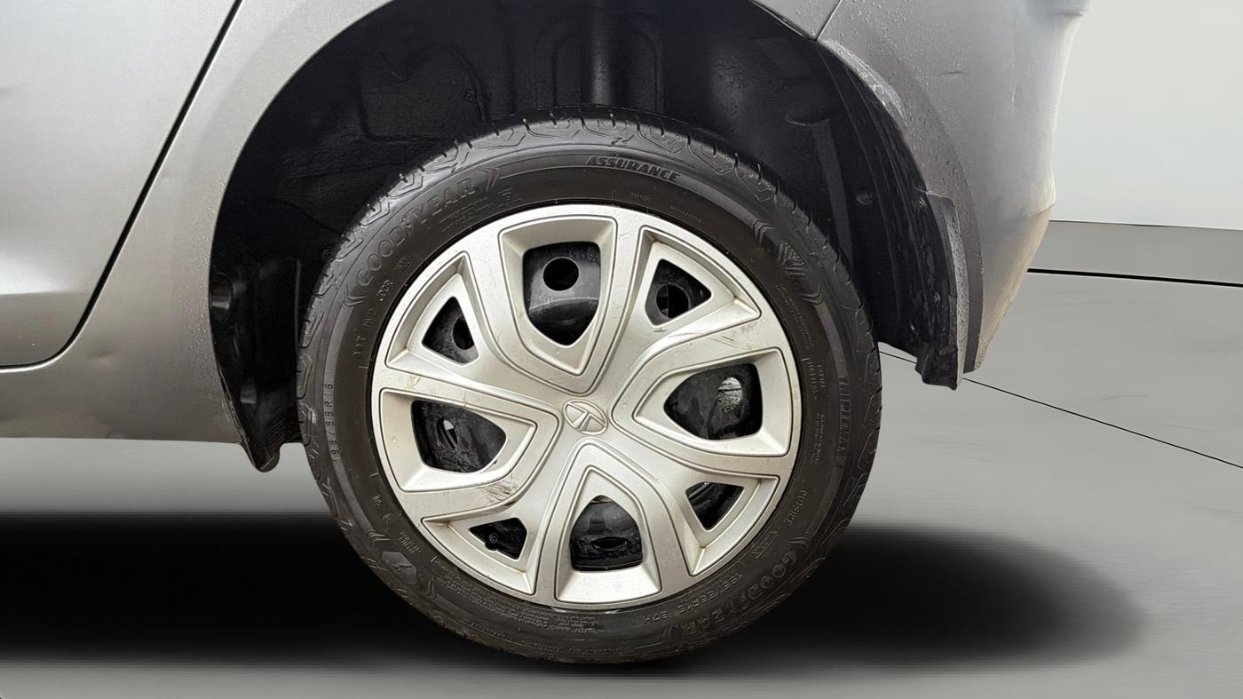 2022 Tata ALTROZ XT PETROL, Petrol, Manual, 57,572 km, Left Rear Wheel