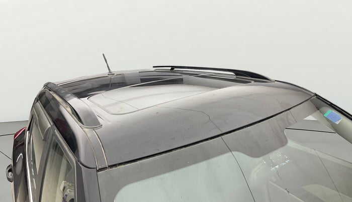 2021 Mahindra XUV300 W6 1.2 PETROL, Petrol, Manual, 1,18,148 km, Roof