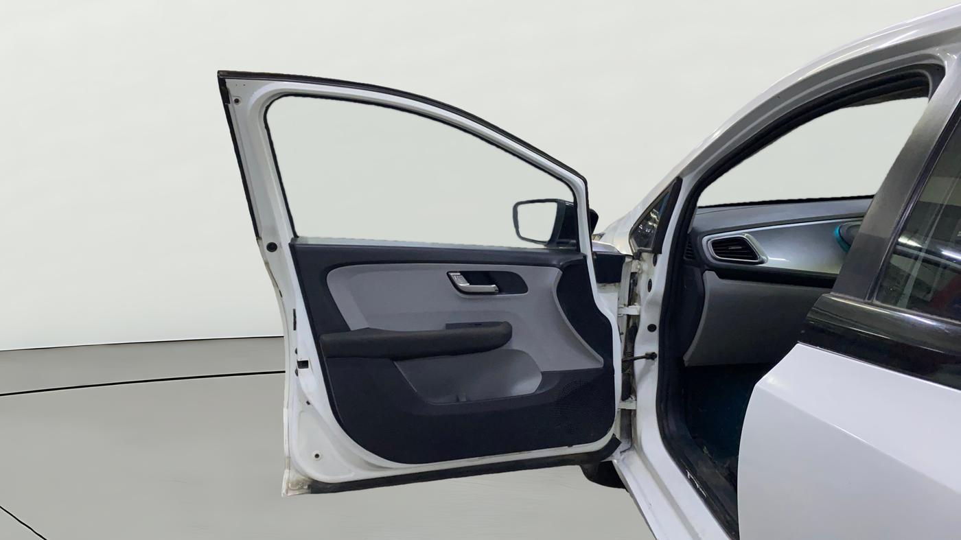 2021 Tata ALTROZ XZ PETROL, Petrol, Manual, 26,111 km, LHS Front Door