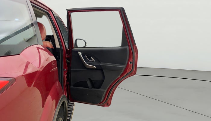 2019 Mahindra XUV500 W9 AT, Diesel, Automatic, 37,942 km, RHS Rear Door