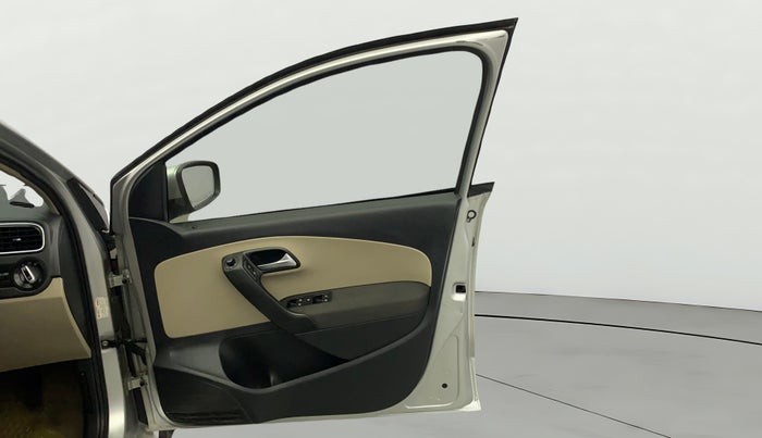 2012 Volkswagen Polo HIGHLINE DIESEL, Diesel, Manual, 1,28,671 km, RHS Front Door