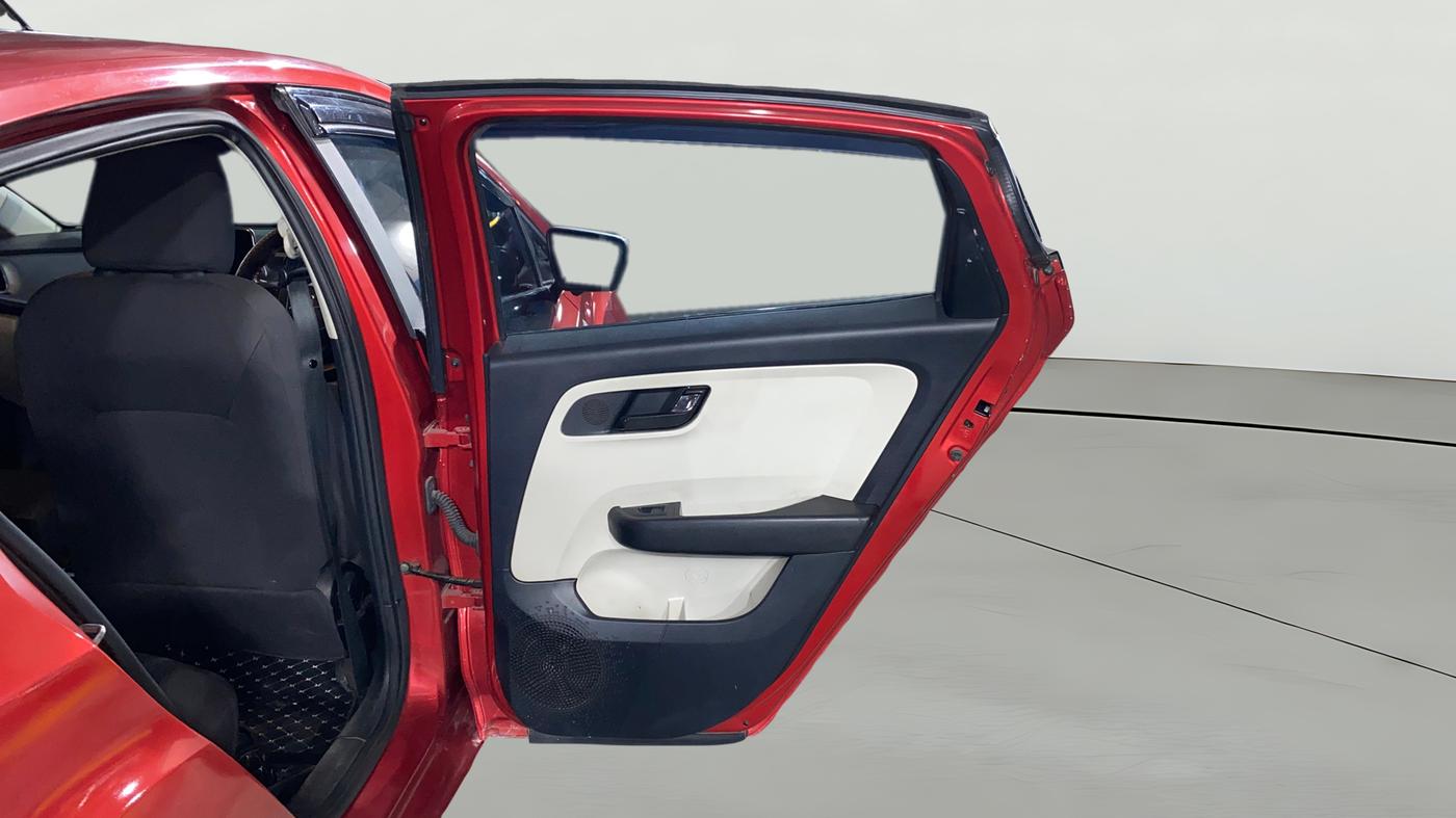 2022 Tata ALTROZ XM PLUS PETROL, Petrol, Manual, 26,300 km, RHS Rear Door