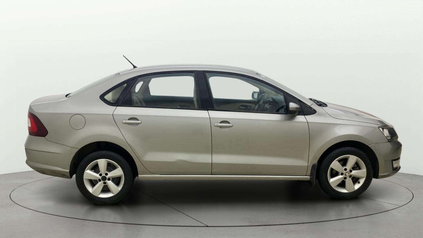 2017 Skoda Rapid AMBITION 1.6 MPI MT, Petrol, Manual, 59,307 km, Right Side View