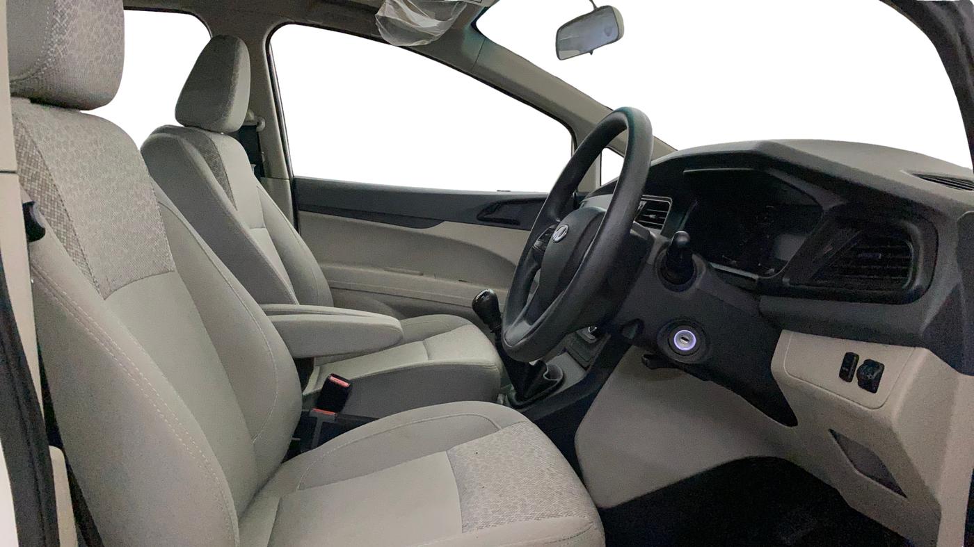 2022 Mahindra MARAZZO M4+ 7 STR, Diesel, Manual, 10,622 km, Right Side Front Door Cabin