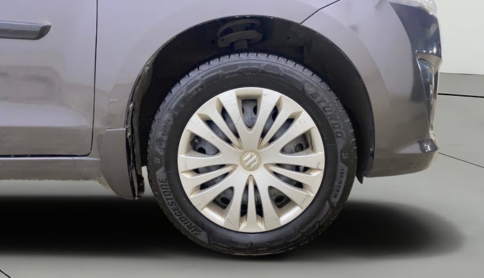 2015 Maruti Ertiga VXI, Petrol, Manual, 46,143 km, Right Front Wheel