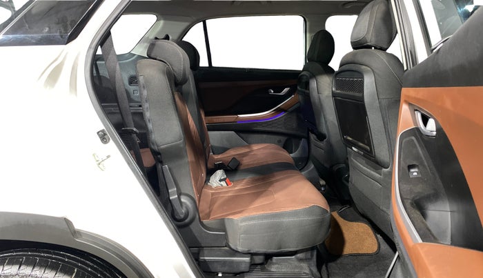 2023 Hyundai ALCAZAR PRESTIGE 1.5 TURBO PETROL MT 7STR, Petrol, Manual, 7,467 km, Right Side Rear Door Cabin