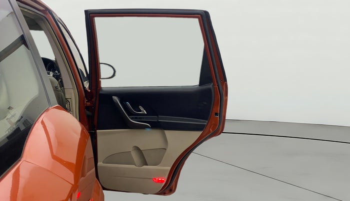 2017 Mahindra XUV500 W10, Diesel, Manual, 99,576 km, RHS Rear Door