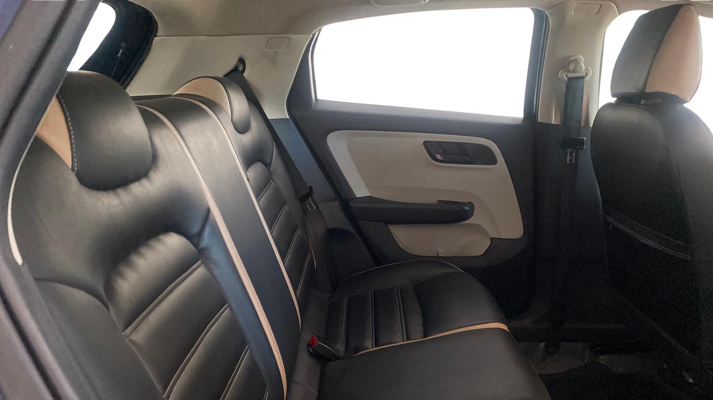 2023 Tata ALTROZ XM PLUS PETROL, CNG, Manual, 28,172 km, Right Side Rear Door Cabin