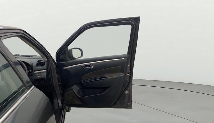 2017 Maruti Swift ZXI, Petrol, Manual, 1,32,487 km, RHS Front Door