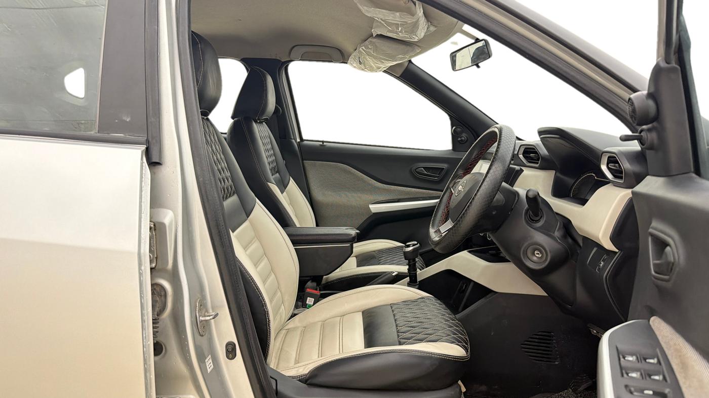 2022 Nissan MAGNITE XE, Petrol, Manual, 12,837 km, Right Side Front Door Cabin