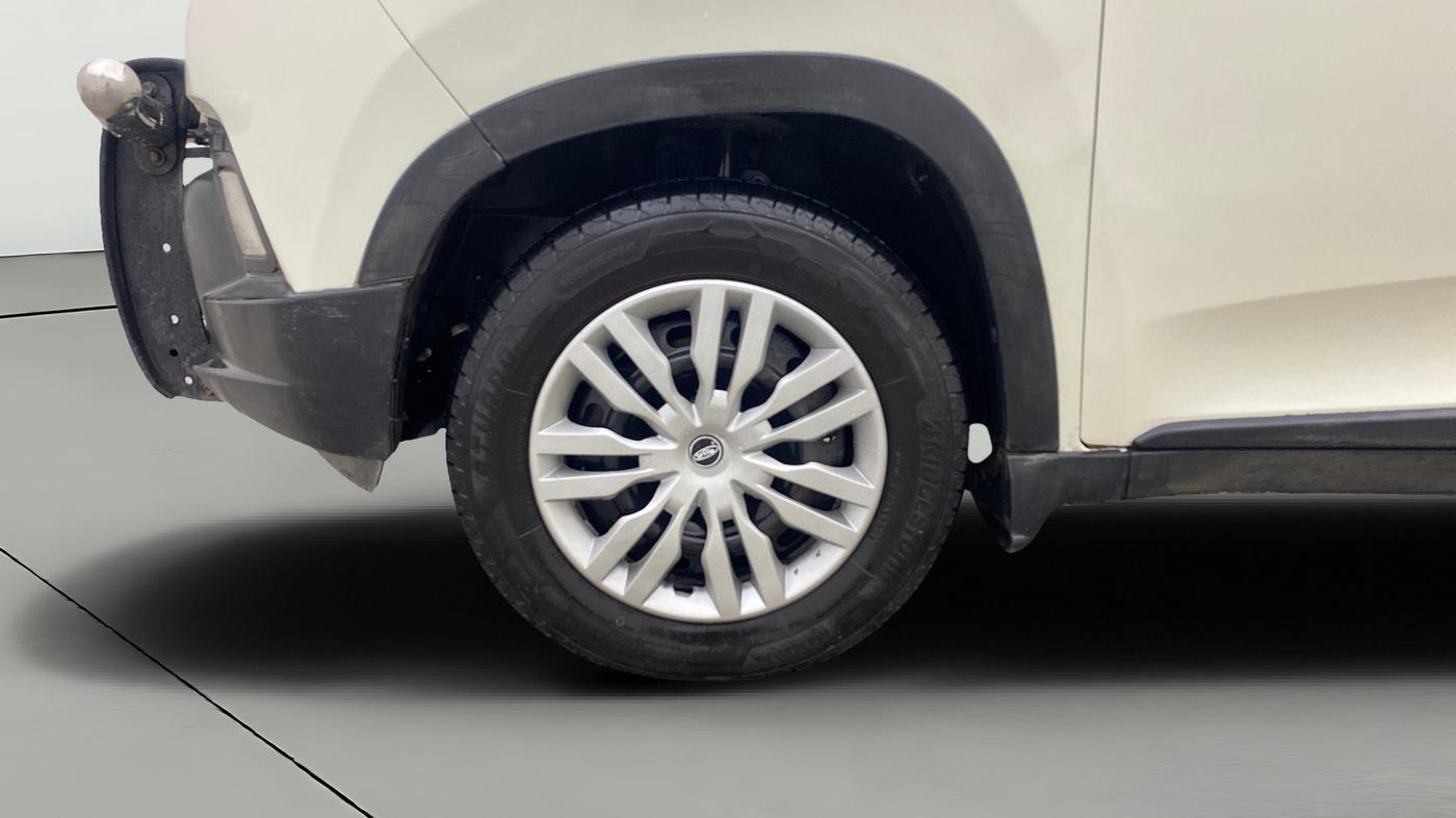 2016 Mahindra Kuv100 K6 D 5 STR, Diesel, Manual, 64,018 km, Left Front Wheel