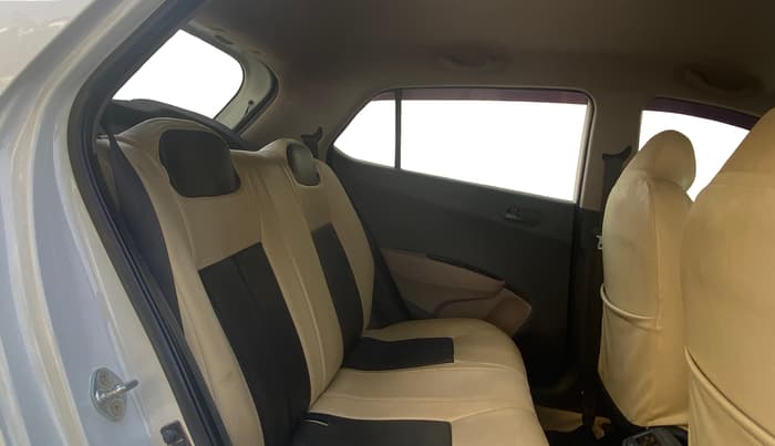 2018 Hyundai Grand i10 MAGNA 1.2 KAPPA VTVT, Petrol, Manual, 26,665 km, Right Side Rear Door Cabin