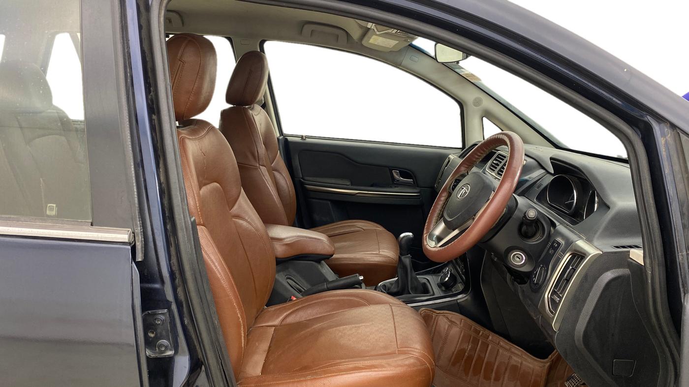 2019 Tata Hexa XM PLUS 4X2 7 STR, Diesel, Manual, 1,22,595 km, Right Side Front Door Cabin