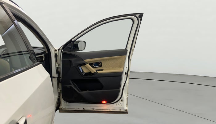 2022 Tata Safari XZA PLUS, Diesel, Automatic, 37,287 km, RHS Front Door