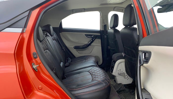 2022 Tata NEXON XZ PLUS SUNROOF DIESEL DUAL TONE, Diesel, Manual, 44,739 km, Right Side Rear Door Cabin