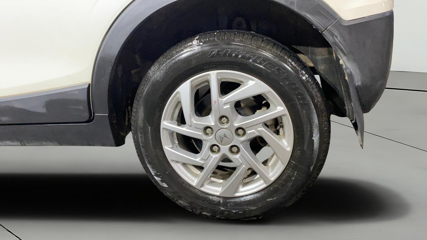 2023 Mahindra XUV300 W8 1.2 PETROL, Petrol, Manual, 22,230 km, Left Rear Wheel