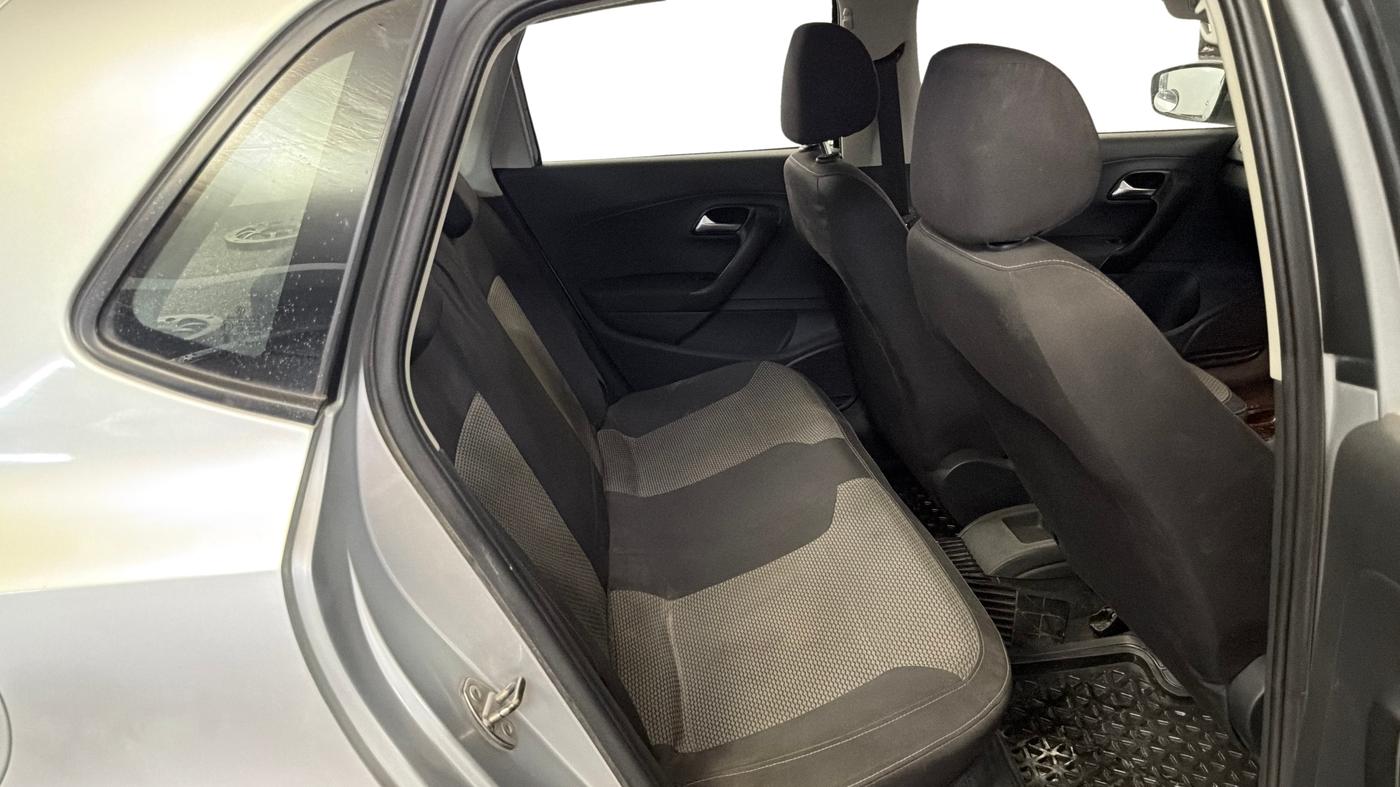 2015 Volkswagen Polo HIGHLINE1.2L, Petrol, Manual, 61,503 km, Right Side Rear Door Cabin