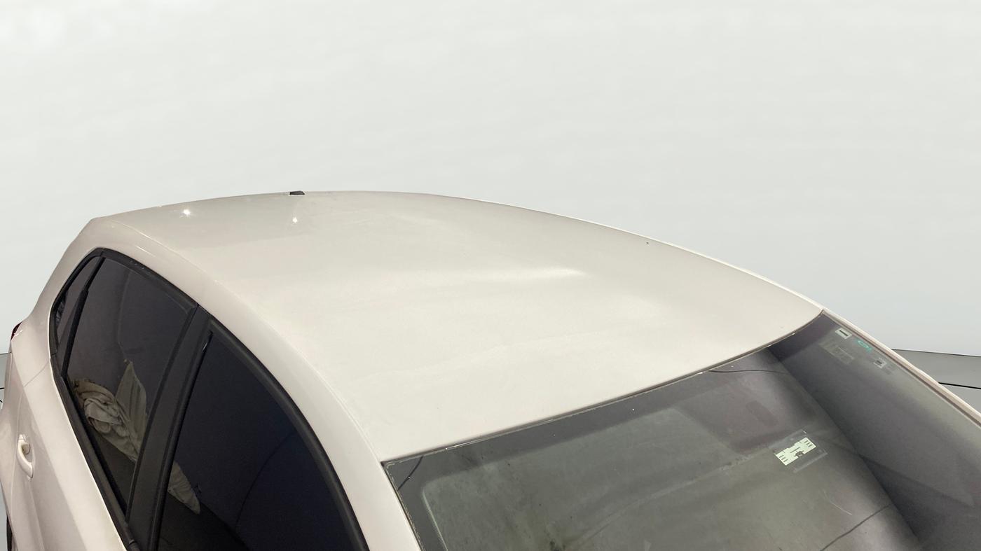 2021 Volkswagen Polo TRENDLINE 1.0L, Petrol, Manual, 1,22,676 km, Roof