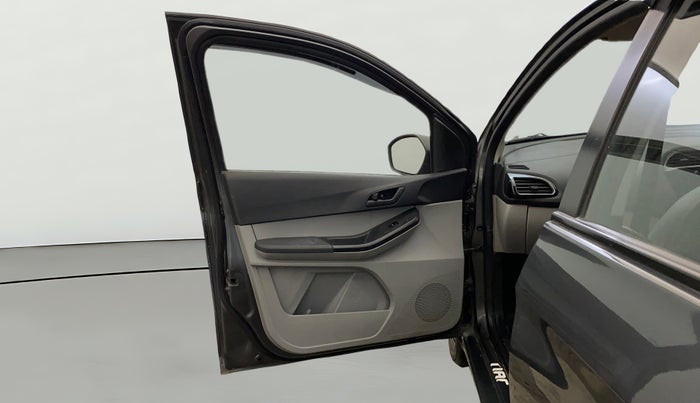 2022 Tata Tiago XT CNG, CNG, Manual, 71,047 km, LHS Front Door