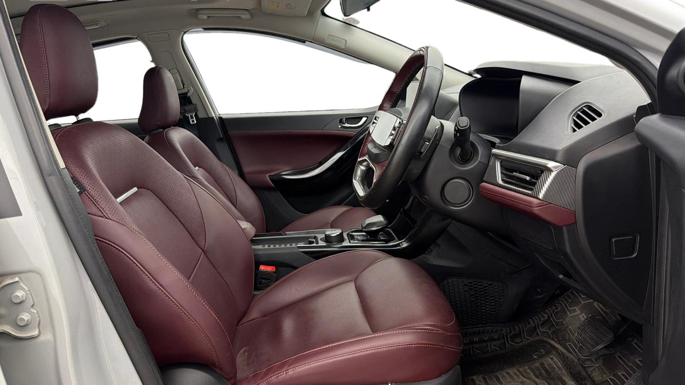 2025 Tata Curvv Accomplished S 1.2 Petrol 7DCA, Petrol, Automatic, 27,791 km, Right Side Front Door Cabin