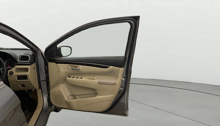 2017 Maruti Ciaz ZXI+, Petrol, Manual, 40,334 km, RHS Front Door