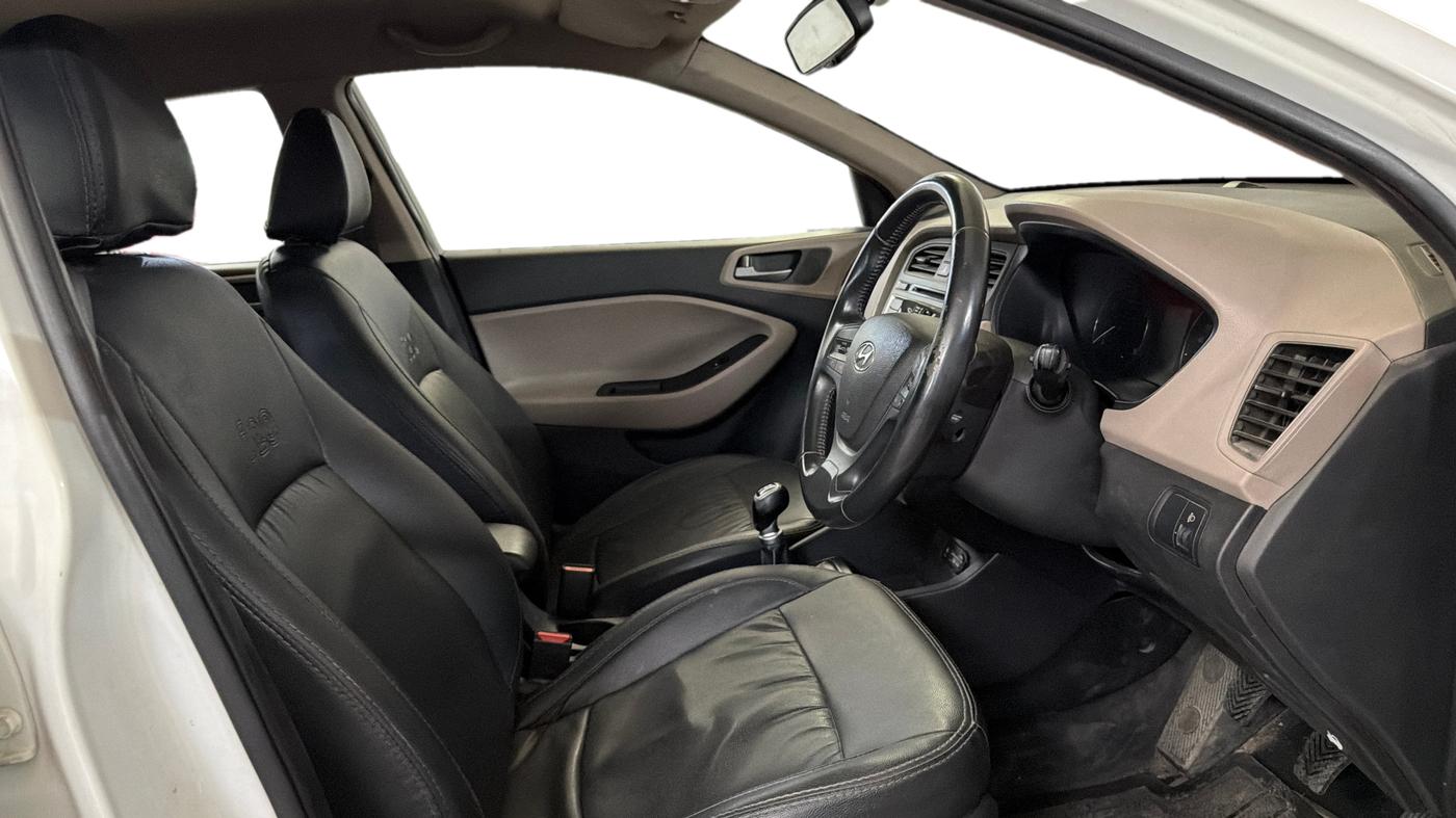 2014 Hyundai Elite i20 SPORTZ 1.2 (O), Petrol, Manual, 30,507 km, Right Side Front Door Cabin