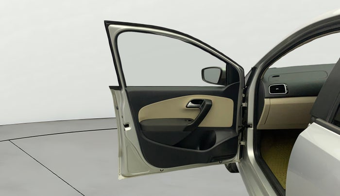 2012 Volkswagen Polo HIGHLINE DIESEL, Diesel, Manual, 1,28,671 km, LHS Front Door