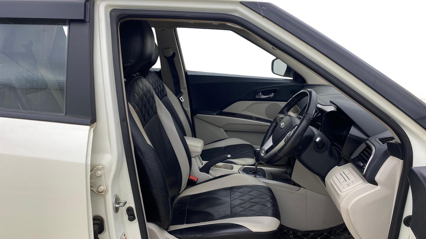 2022 Mahindra XUV300 W8 (O) 1.5 DIESEL AMT, Diesel, Automatic, 86,532 km, Right Side Front Door Cabin