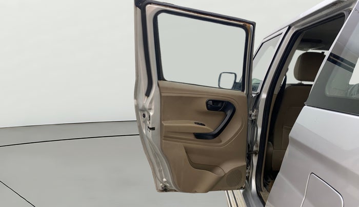 2016 Mahindra TUV300 T4 PLUS, Diesel, Manual, 1,08,591 km, LHS Rear Door