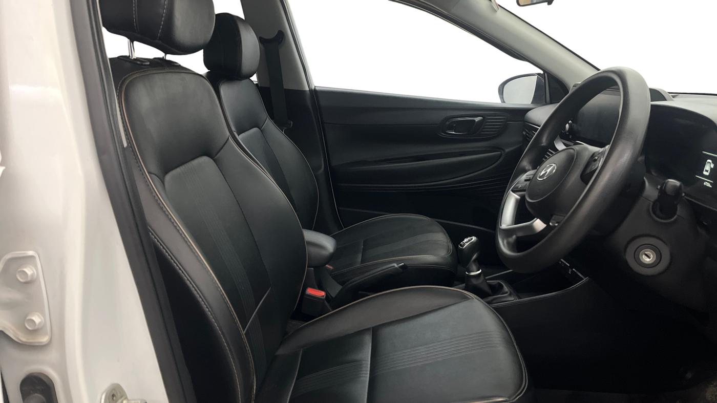 2021 Hyundai NEW I20 SPORTZ 1.0T GDI IMT, Petrol, Manual, 67,317 km, Right Side Front Door Cabin