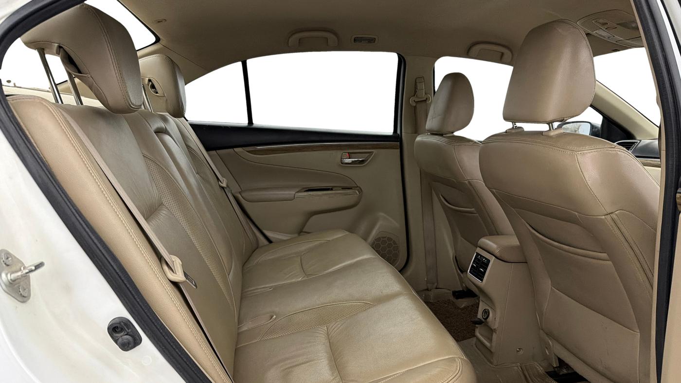 2018 Maruti Ciaz ALPHA  AT 1.5 SHVS PETROL, Petrol, Automatic, 75,763 km, Right Side Rear Door Cabin