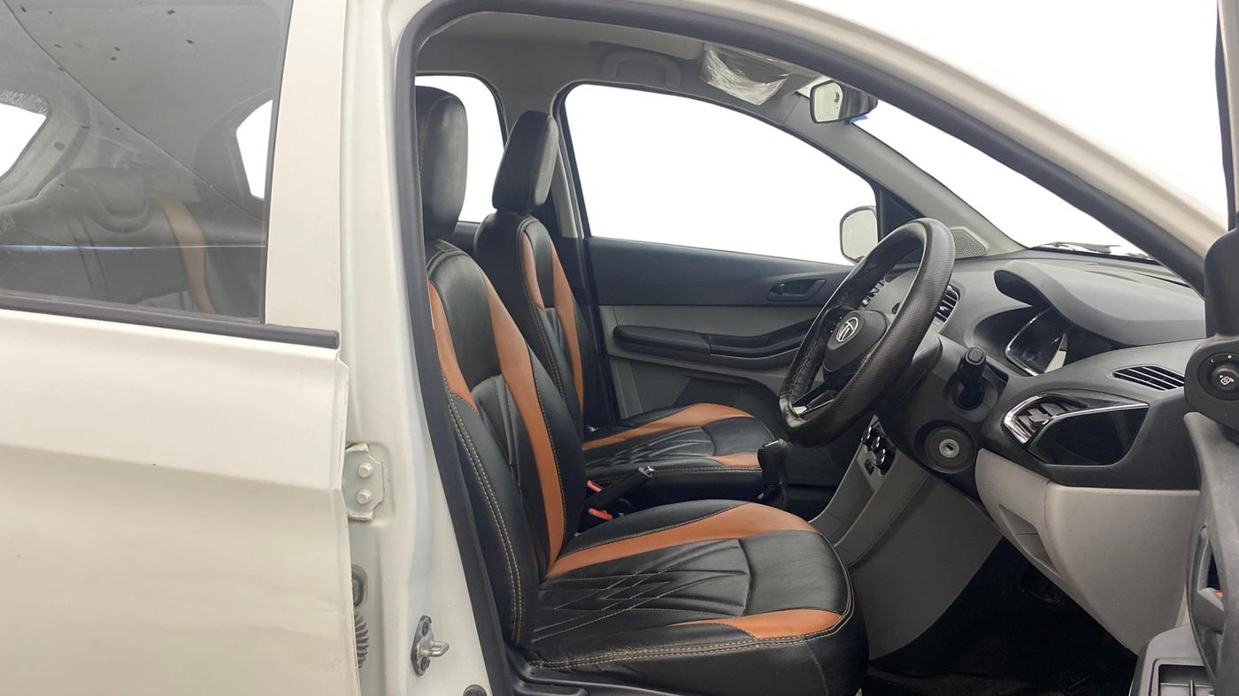 2022 Tata Tiago XT PETROL, Petrol, Manual, 1,08,628 km, Right Side Front Door Cabin