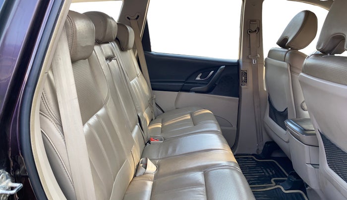 2016 Mahindra XUV500 W10 AT, Diesel, Automatic, 1,00,535 km, Right Side Rear Door Cabin