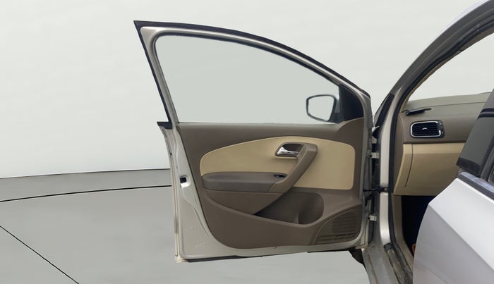 2014 Skoda Rapid AMBITION 1.6 TDI CR MT PLUS, Diesel, Manual, 1,15,272 km, LHS Front Door