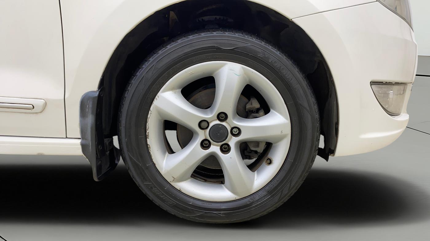 2014 Skoda Rapid ELEGANCE 1.6 MPI AT, Petrol, Automatic, 62,543 km, Right Front Wheel