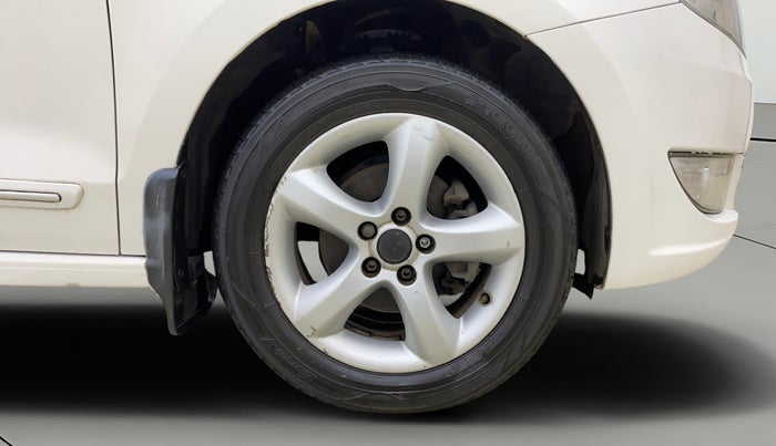 2014 Skoda Rapid ELEGANCE 1.6 MPI AT, Petrol, Automatic, 62,543 km, Right Front Wheel