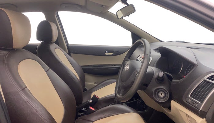 2012 Hyundai i20 MAGNA 1.4 CRDI, Diesel, Manual, 1,44,594 km, Right Side Front Door Cabin