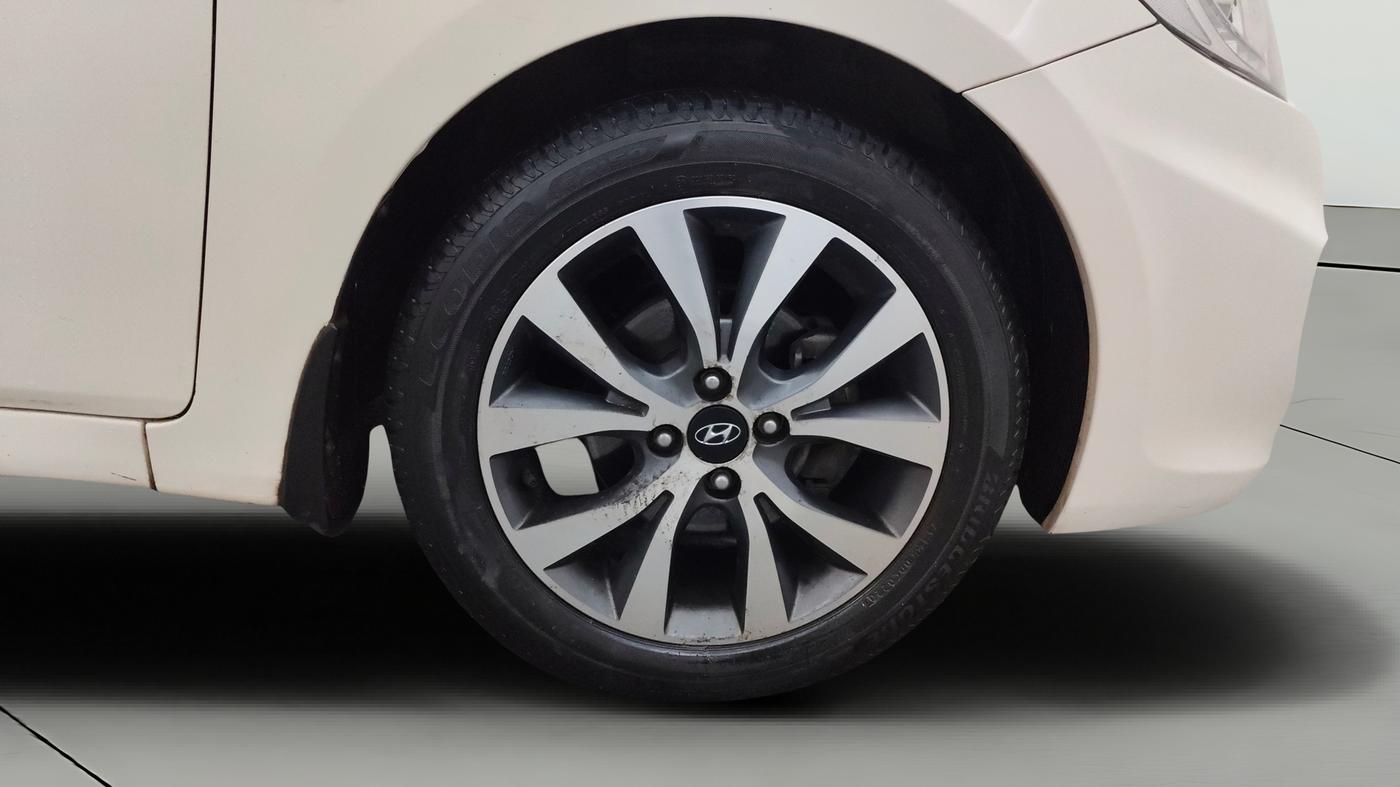 2014 Hyundai Verna FLUIDIC 1.6 VTVT SX OPT, Petrol, Manual, 47,752 km, Right Front Wheel