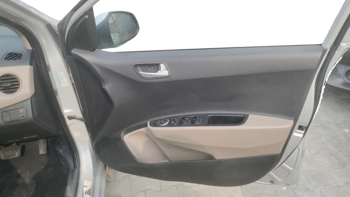 2016 Hyundai Grand i10 ASTA (O) AT 1.2 KAPPA VTVT, Petrol, Automatic, 55,073 km, Right Side Front Door Cabin
