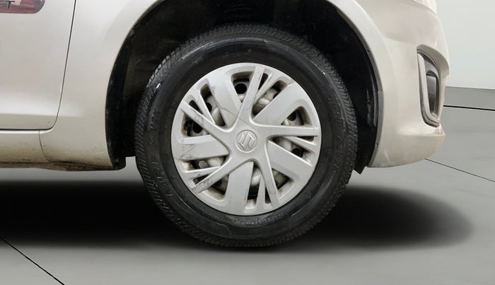 2017 Maruti Swift LXI (O), Petrol, Manual, 29,602 km, Right Front Wheel