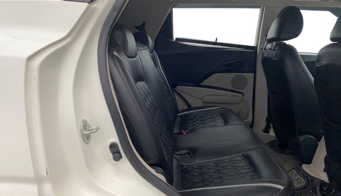 2022 Mahindra XUV300 W6 1.2 PETROL, Petrol, Manual, 41,291 km, Right Side Rear Door Cabin