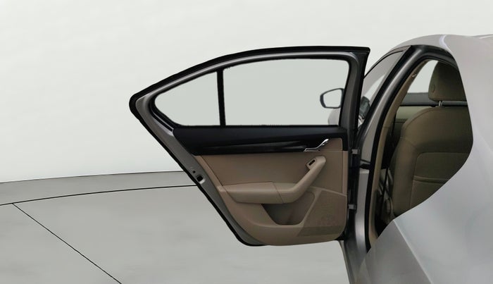 2016 Skoda Octavia AMBITION PLUS AT 1.8 TSI, Petrol, Automatic, 92,840 km, LHS Rear Door