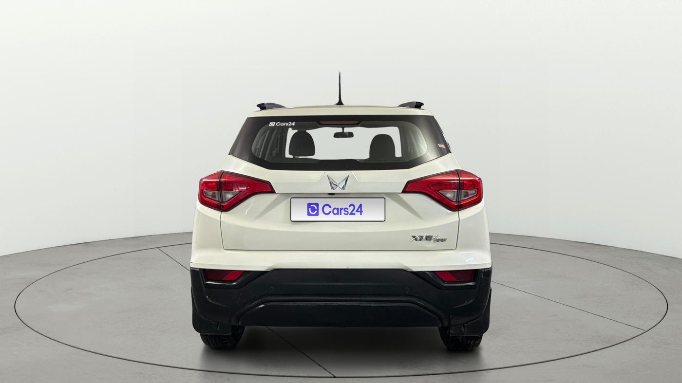 2023 Mahindra XUV300 W6 1.2 PETROL, Petrol, Manual, 31,244 km, Back/Rear