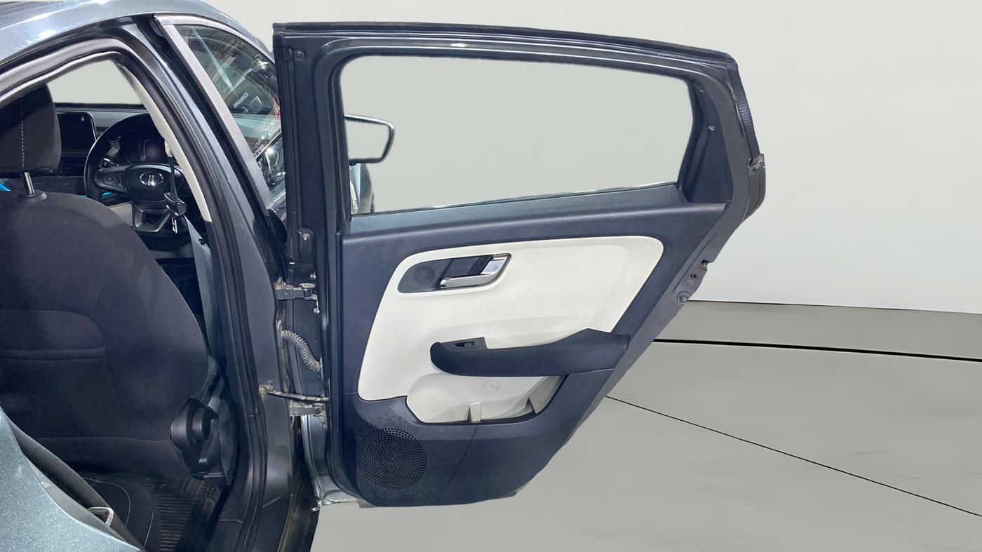 2023 Tata ALTROZ XZA, Petrol, Automatic, 44,510 km, RHS Rear Door